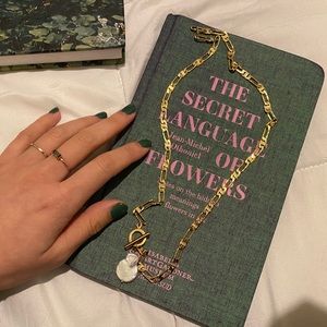 Gold chain link with oval pearl 🐚